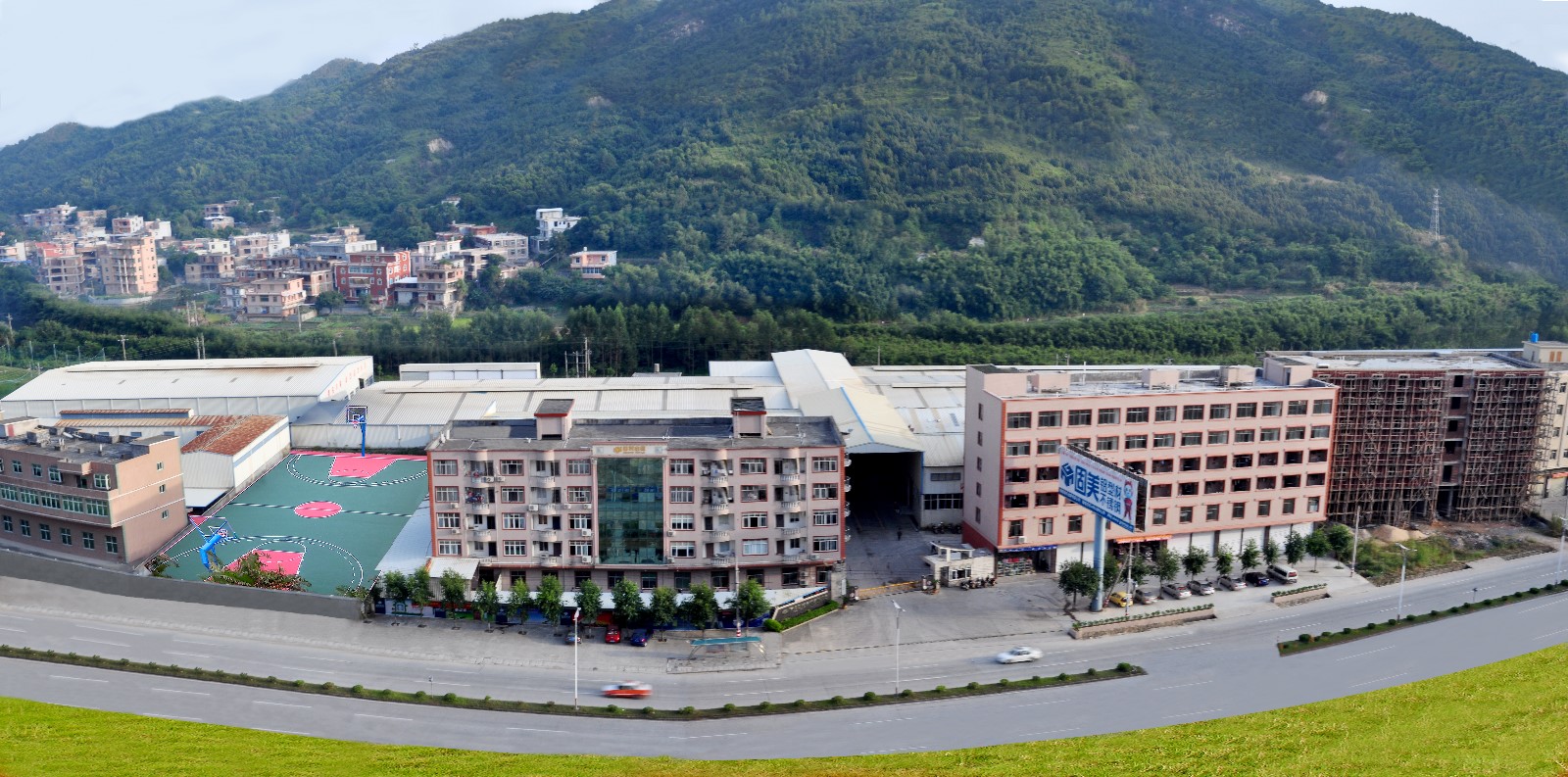 位于南安市溪美街道的不锈钢生产中心
