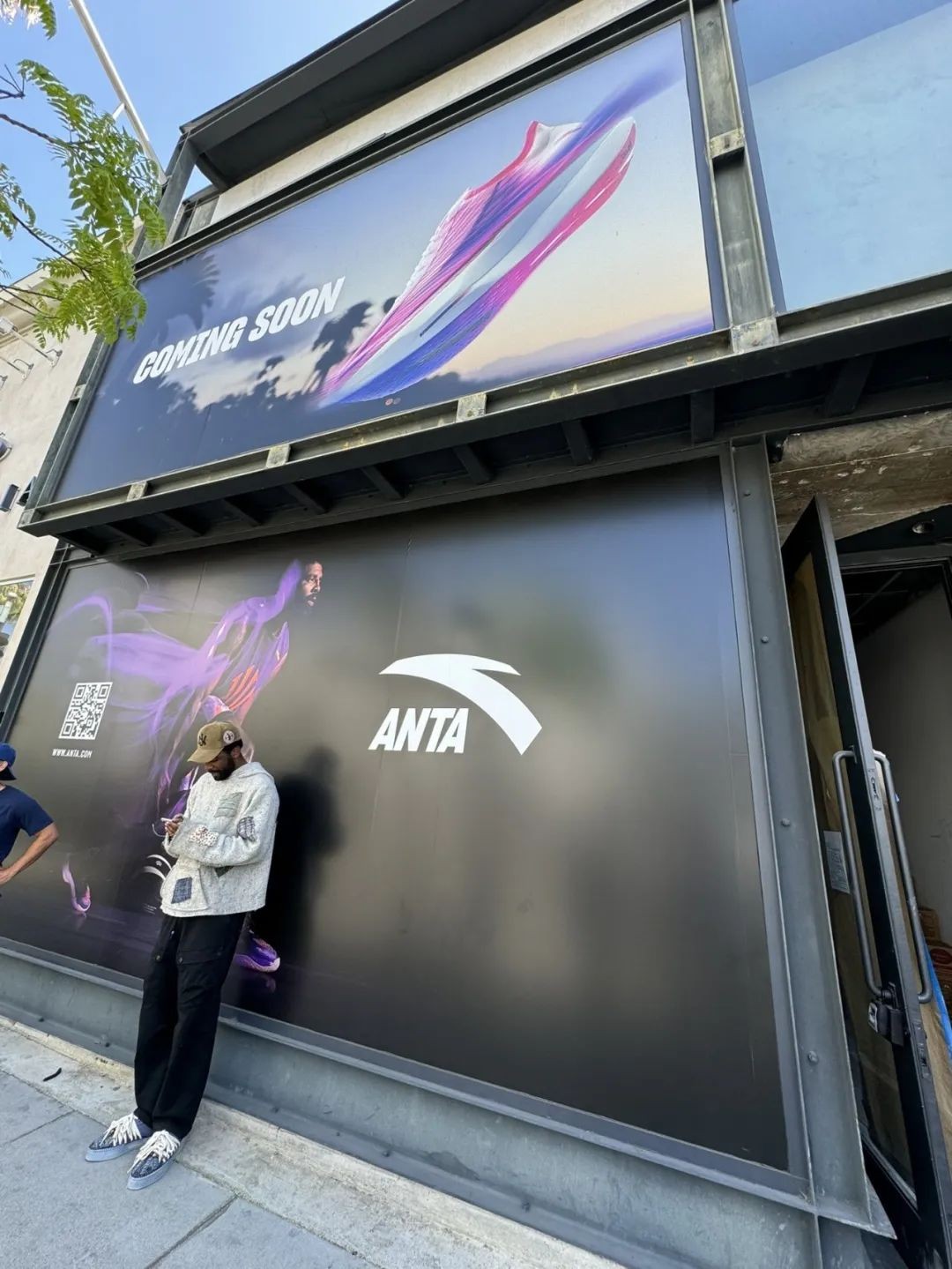 美国洛杉矶比弗利山庄安踏品牌旗舰店